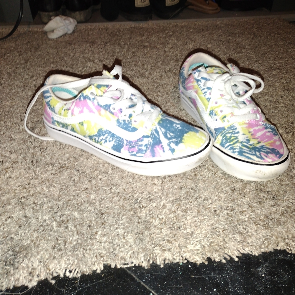 Shoes - Picture 2 of 4